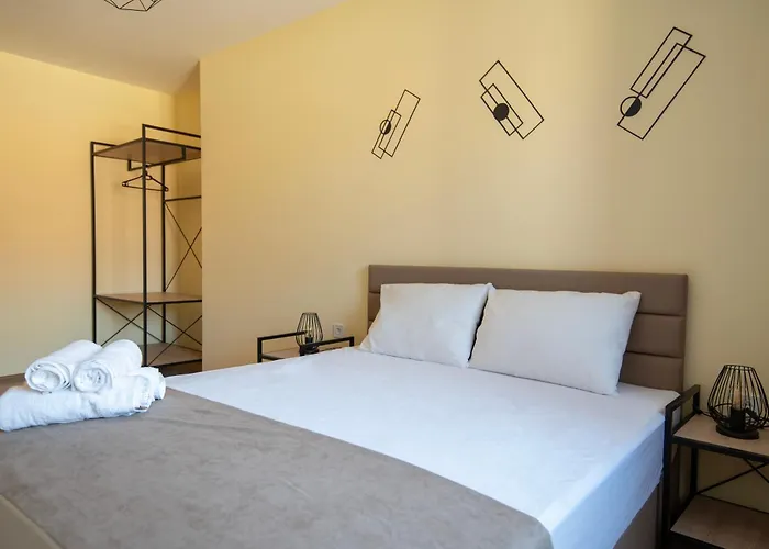 By The River 1 公寓