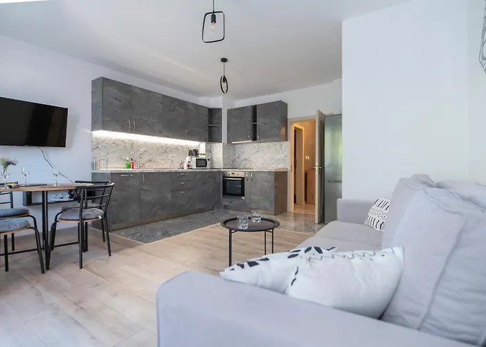 Apartment By The River 1 *